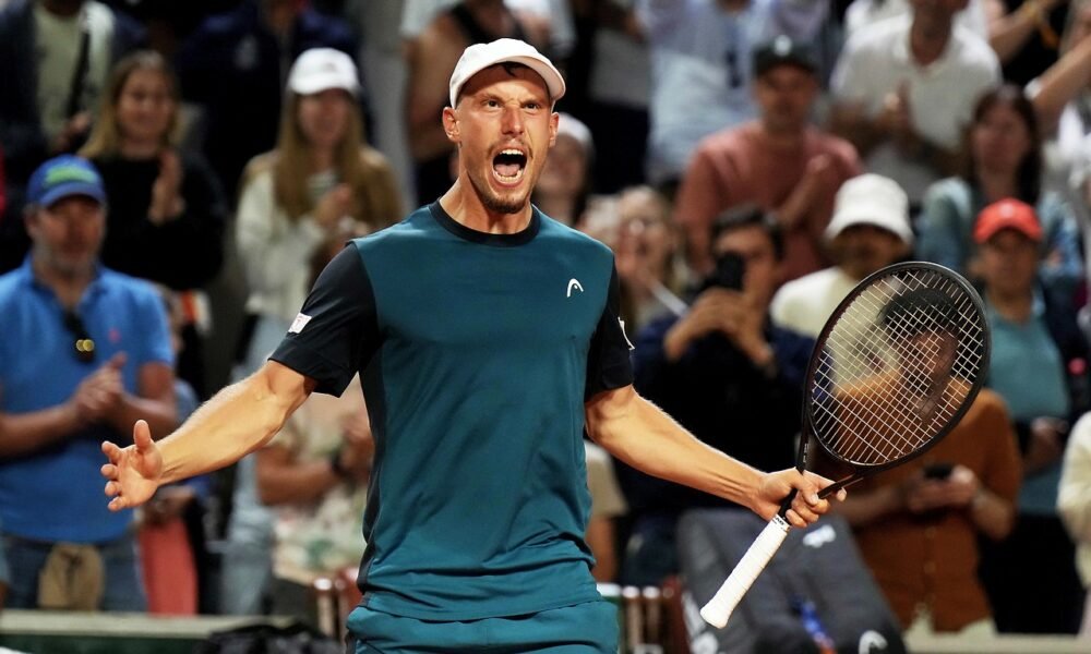 2644445 bigpicture 1016007 tennis french open runde 2 misolic shapovalov body 2 g Daily Global Diary - Authentic Global News