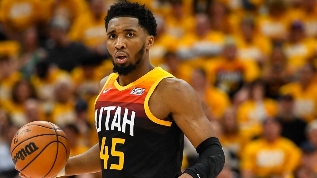 Donovan Mitchell driving past defenders—“Spida’s” scoring prowess parallels his $20 M net worth and growing legacy in Cleveland.

