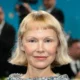 Pamela Anderson and son Brandon Thomas Lee grace the 2025 Met Gala — her fresh-faced look and baby bangs steal the show.