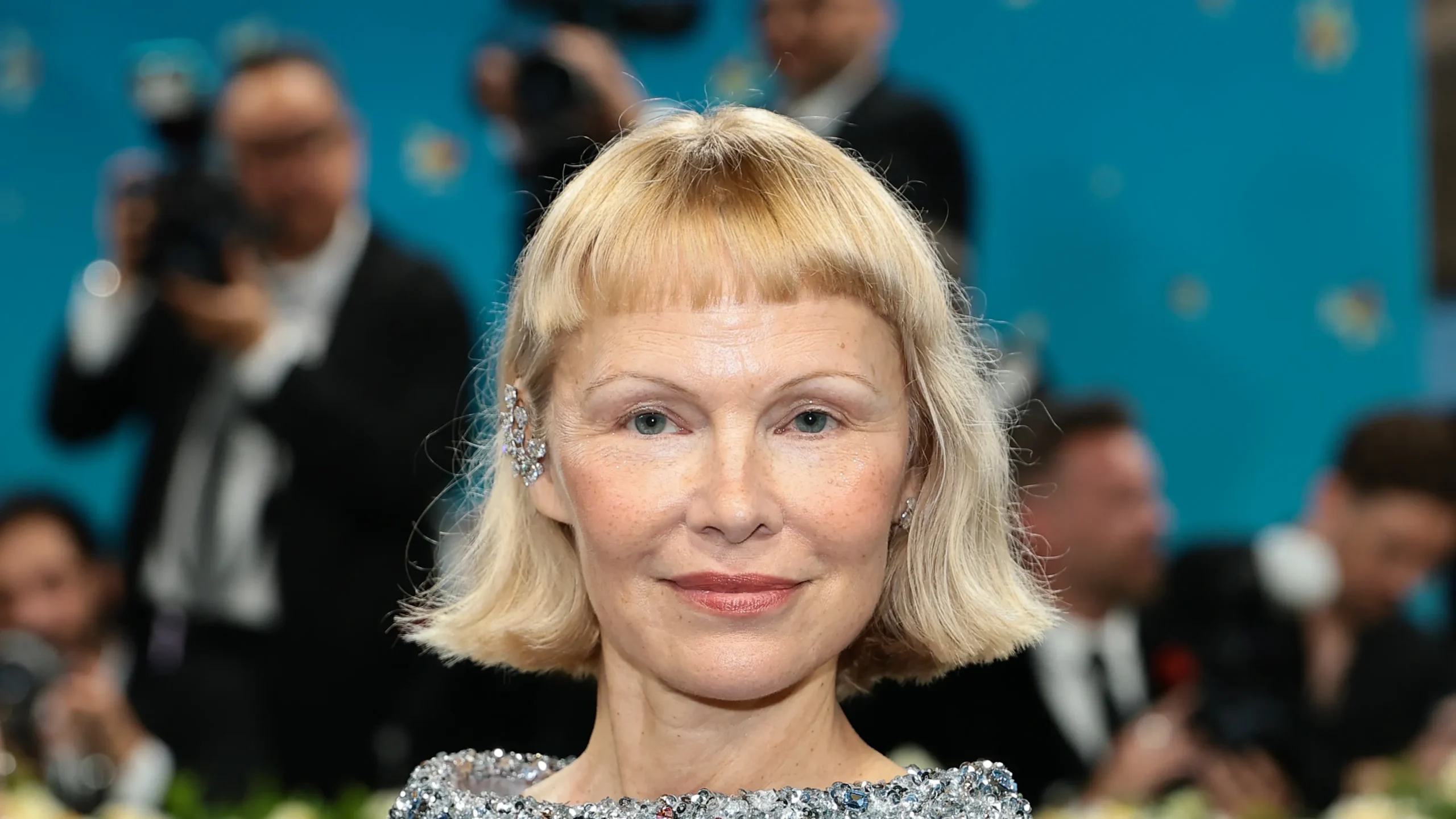 Pamela Anderson and son Brandon Thomas Lee grace the 2025 Met Gala — her fresh-faced look and baby bangs steal the show.