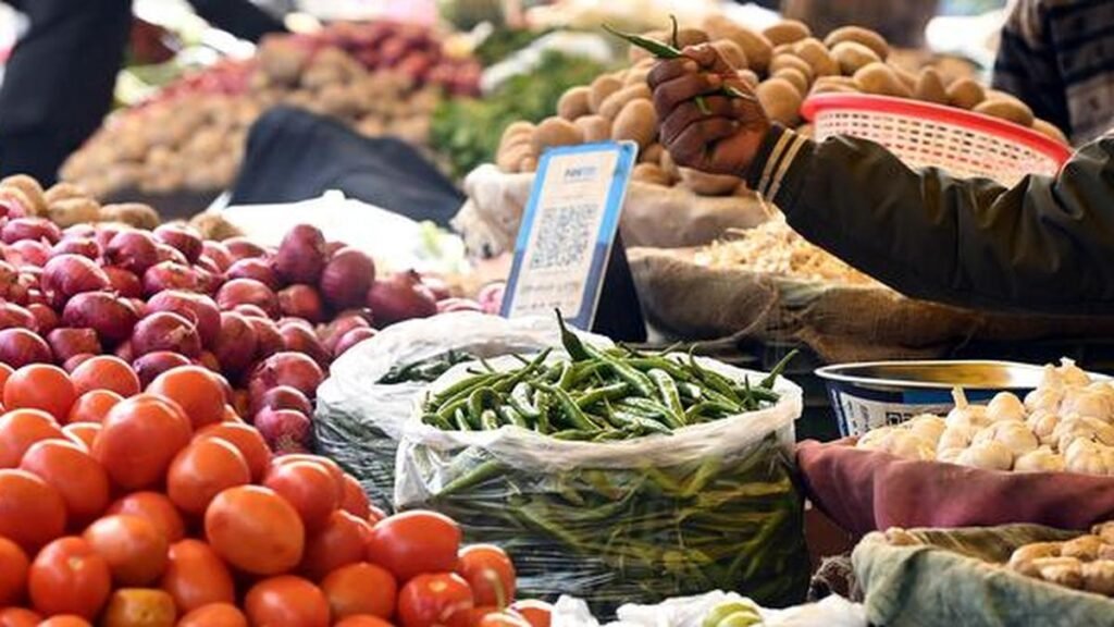 Rising grocery bills: American shoppers adjust their budgets as food prices inch higher again in 2025
