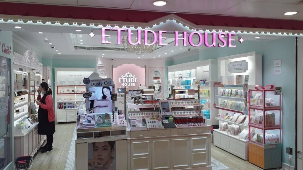 A glimpse of K-beauty magic: soft gradient lips and dewy skin that Western brands can’t stop trying to replicate.

