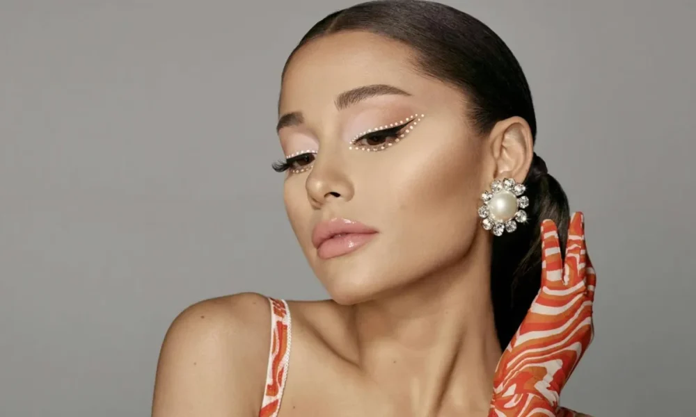 Model wears 2025’s signature foil lips and clay-pigmented eyeshadow — a futuristic take on earthy glam