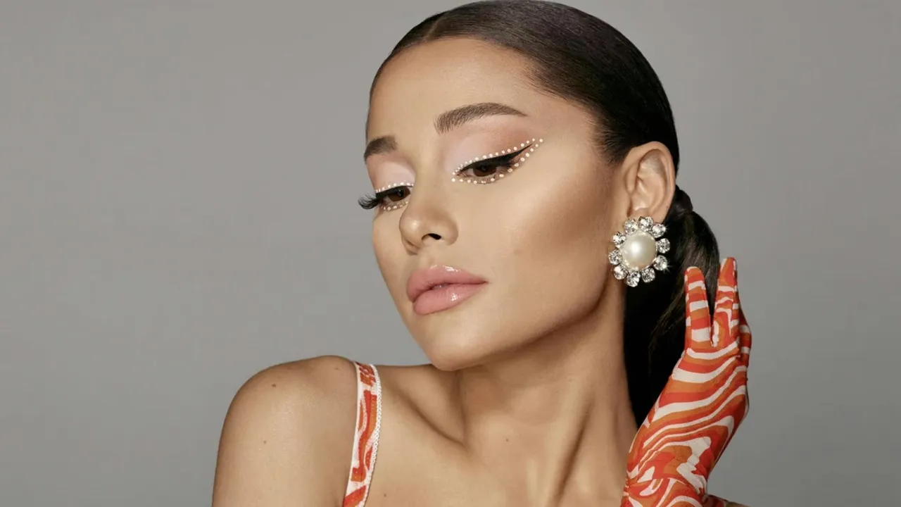 Model wears 2025’s signature foil lips and clay-pigmented eyeshadow — a futuristic take on earthy glam