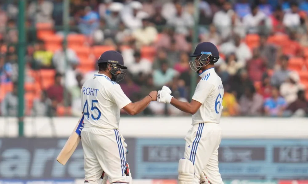England’s Ben Duckett pulls one fiercely as India’s fielders watch on — a day of momentum swings at Edgbaston.