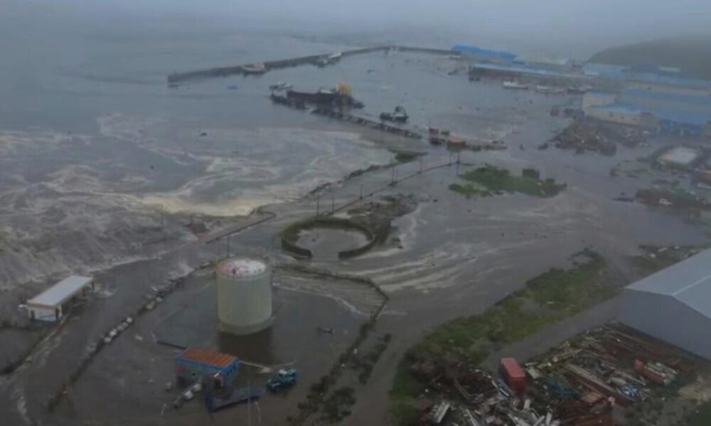 Tsunami Alert in French Polynesia After Russia’s 8.8 Quake Sparks Wave Warnings