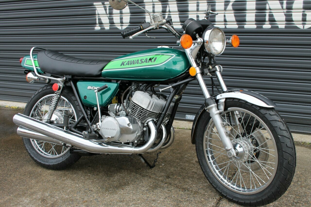 Simon Whitelock’s one-of-a-kind 7-cylinder Kawasaki KH 606 — hand-built in a British shed, now up for grabs in Japan for over $81,000.