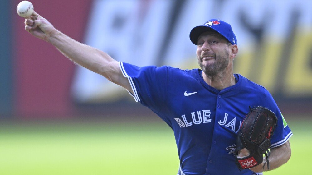 Max Scherzer fires heat in his return as Vladimir Guerrero Jr. delivers game-winning blow in Blue Jays’ 5–4 victory over Yankees.