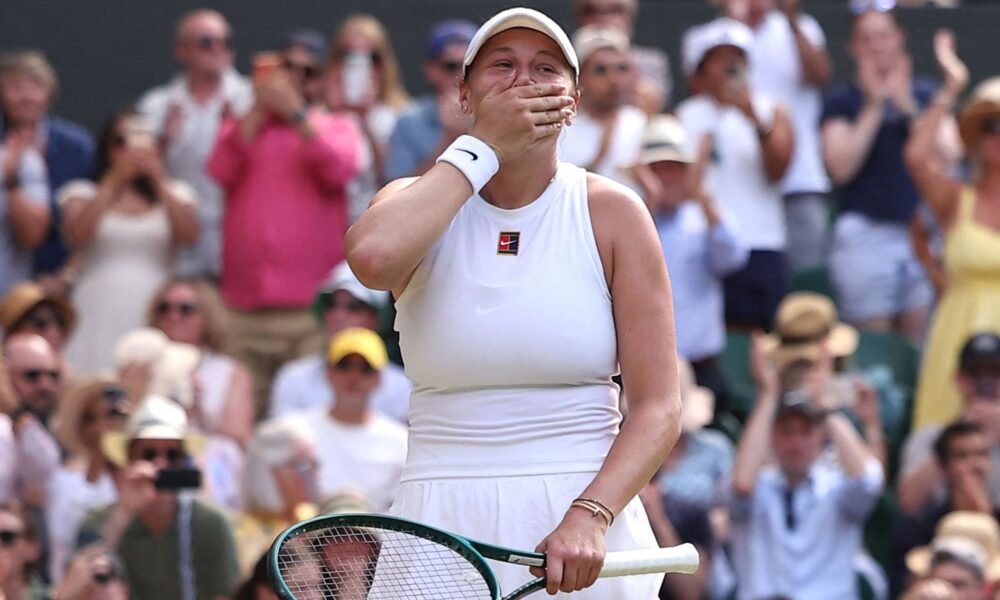 Amanda Anisimova Stuns World No. 1 to Reach Wimbledon Final vs Iga Swiatek