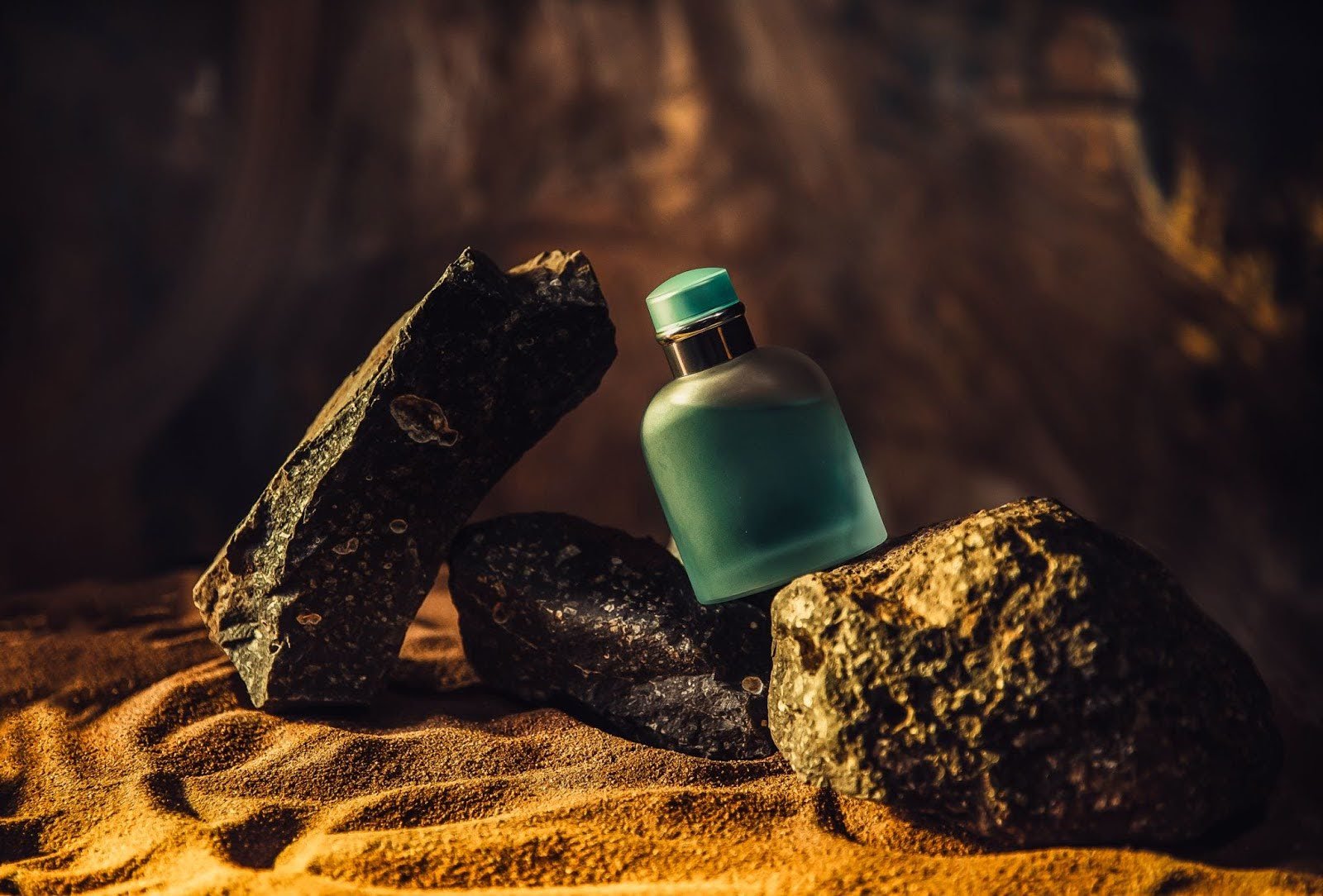Best Musk Perfumes for Date Night 2025 – Sultry, Skin-Like Scents That Seduce