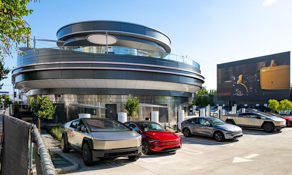 Elon Musk’s Tesla Diner in Hollywood Opens With Robots, Burgers, and Devoted Fans