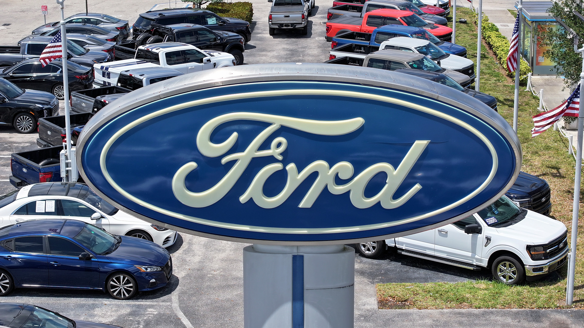 Ford Recalls 355,000 Trucks in US Over Dashboard Glitch – NHTSA Safety Warning