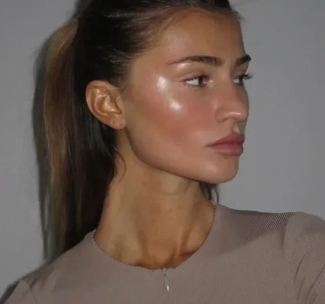 which-highlighter-will-give-me-this-look-please-no-glitter-v0-6u8yc82clmha1