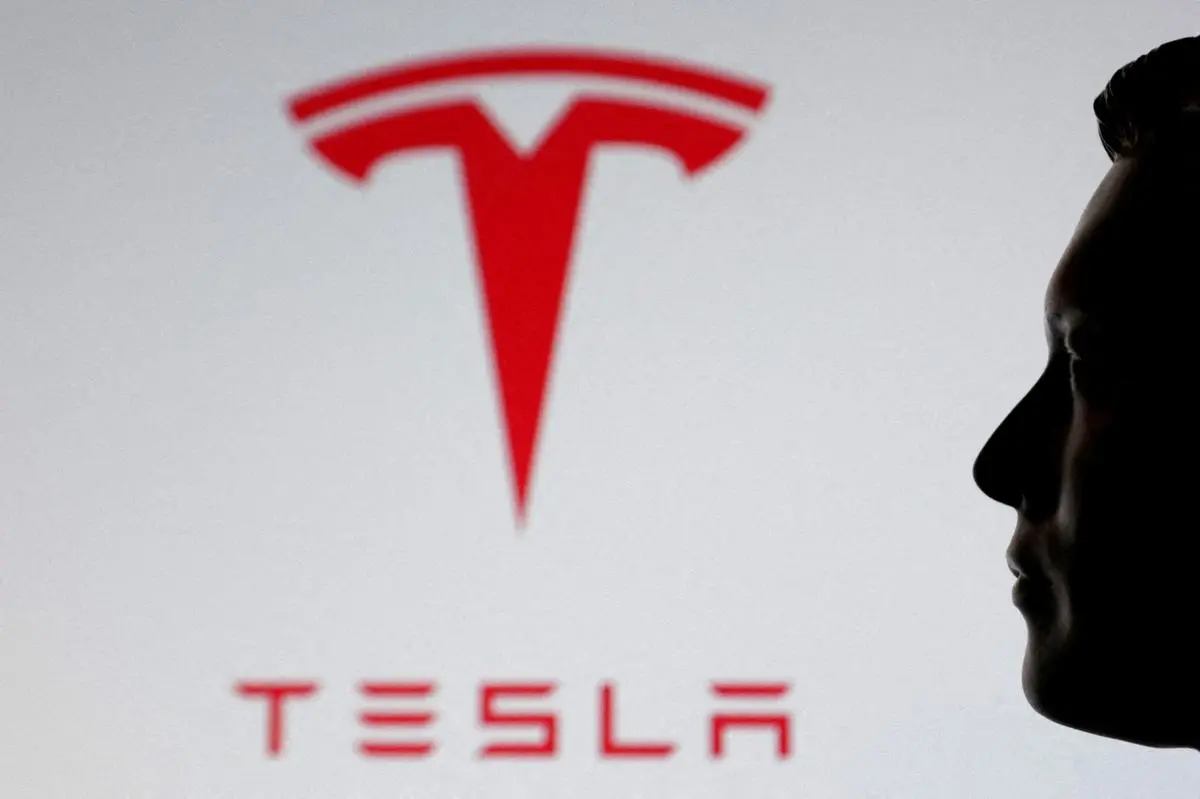 Tesla Offers Elon Musk $1 Trillion Pay Package | Robotaxis, AI, and Trillionaire Ambitions
