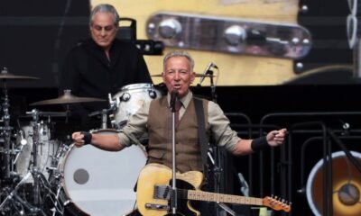 Bruce Springsteen Surprises Fans with Political Message and Guitar Performance in New York