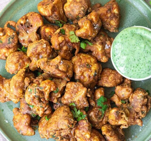 Gobi-Pakora-Cauliflower-Pakoda-3