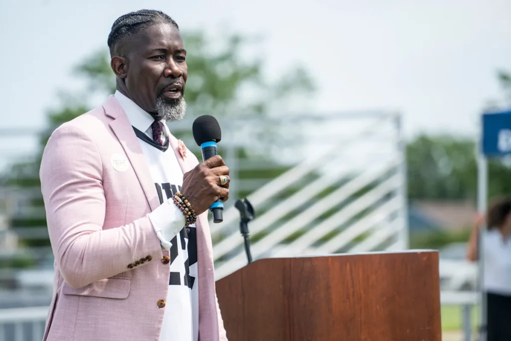 Des Moines superintendent Ian Roberts arrested by ICE over immigration status and weapons charges