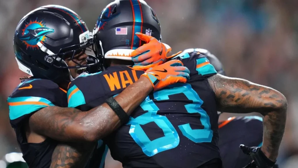 Darren Waller scores twice in Dolphins debut but Tyreek Hill injury overshadows win