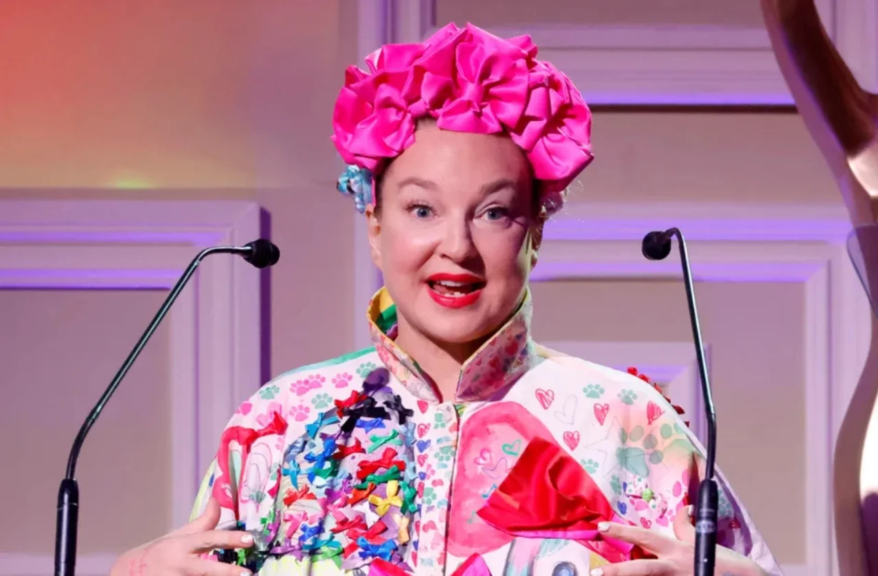 Sia Custody Battle Explodes with Shocking Claims of Addiction and Child Porn Investigation