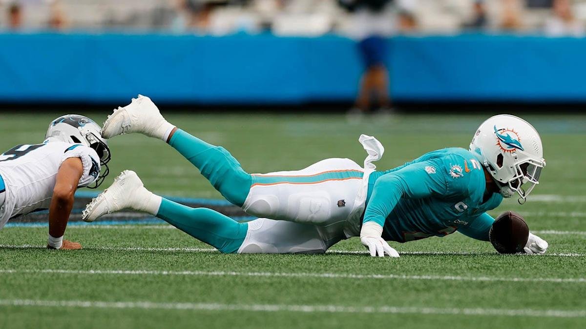 Broadcaster Eric Collins delivers an unforgettable play-by-play performance during the Panthers vs. Dolphins clash, earning praise as one of the most exciting new voices in the NFL.