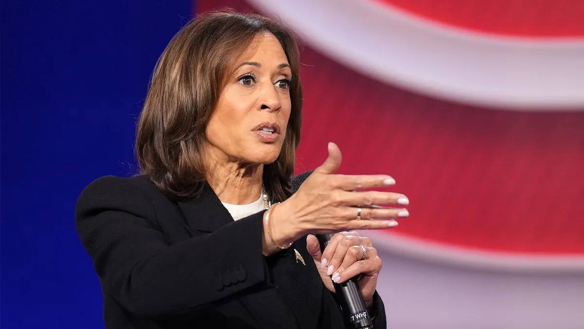 Kamala Harris Shocks and Inspires with “These Motherf***ers Are Crazy” Remark at Hollywood Summit