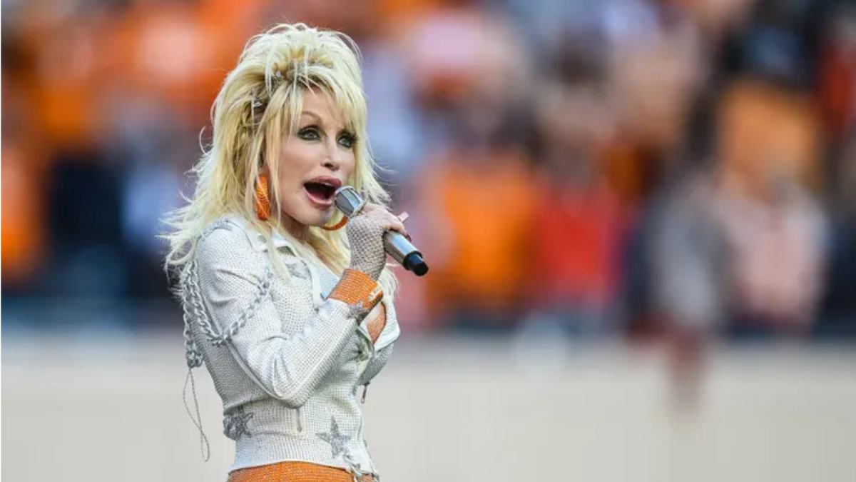Dolly Parton’s Sister Begs Fans for Prayers After Country Icon Postpones Las Vegas Shows