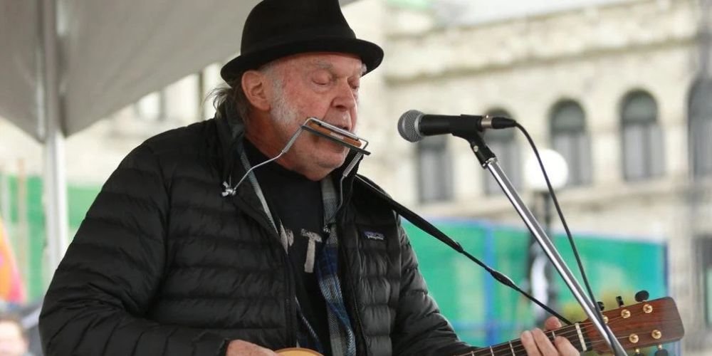 Neil Young Removes Music From Amazon and Calls for Boycott of Jeff Bezos and Mark Zuckerberg