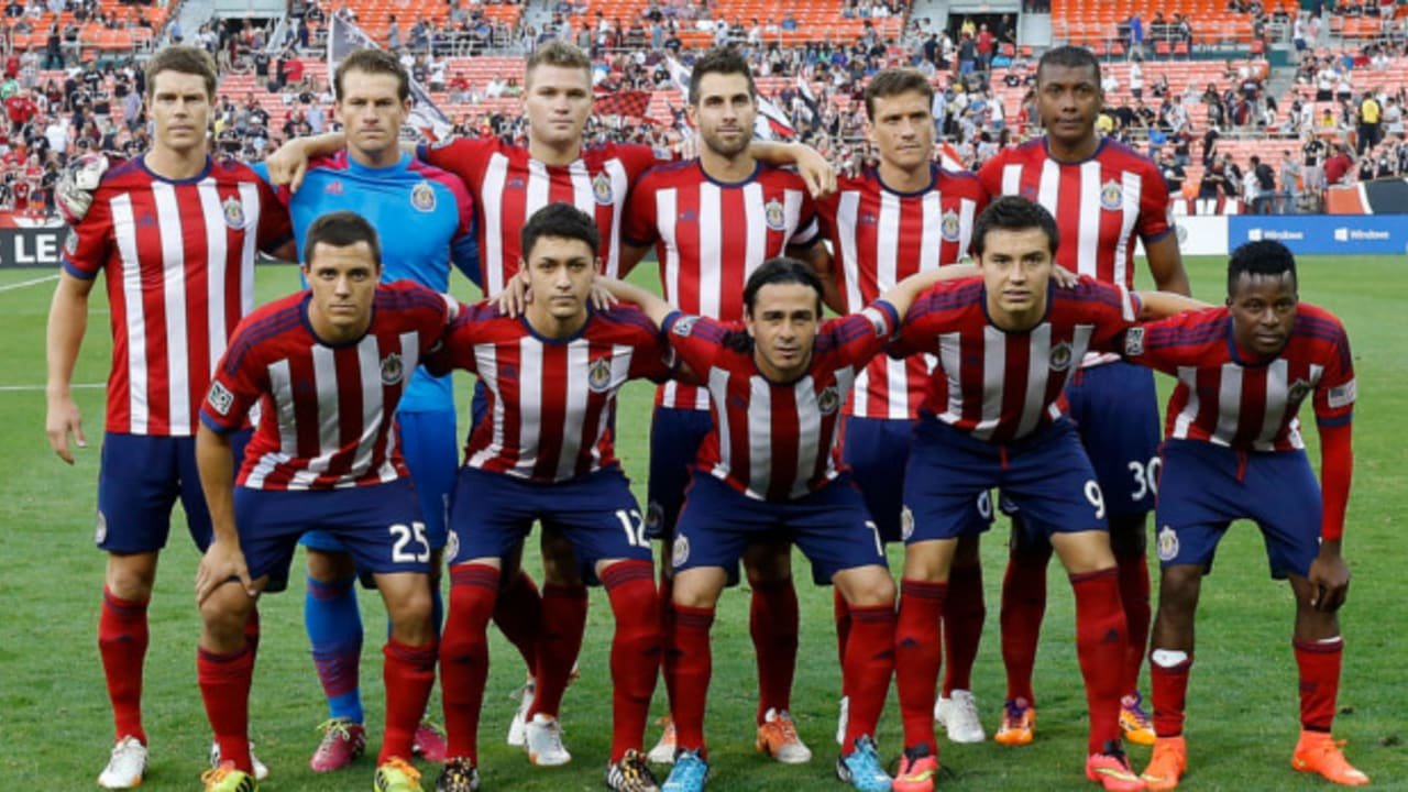 Chivas Beat Pumas 2-1 in Apertura 2025 as Gabriel Milito’s Side Push Toward Liguilla