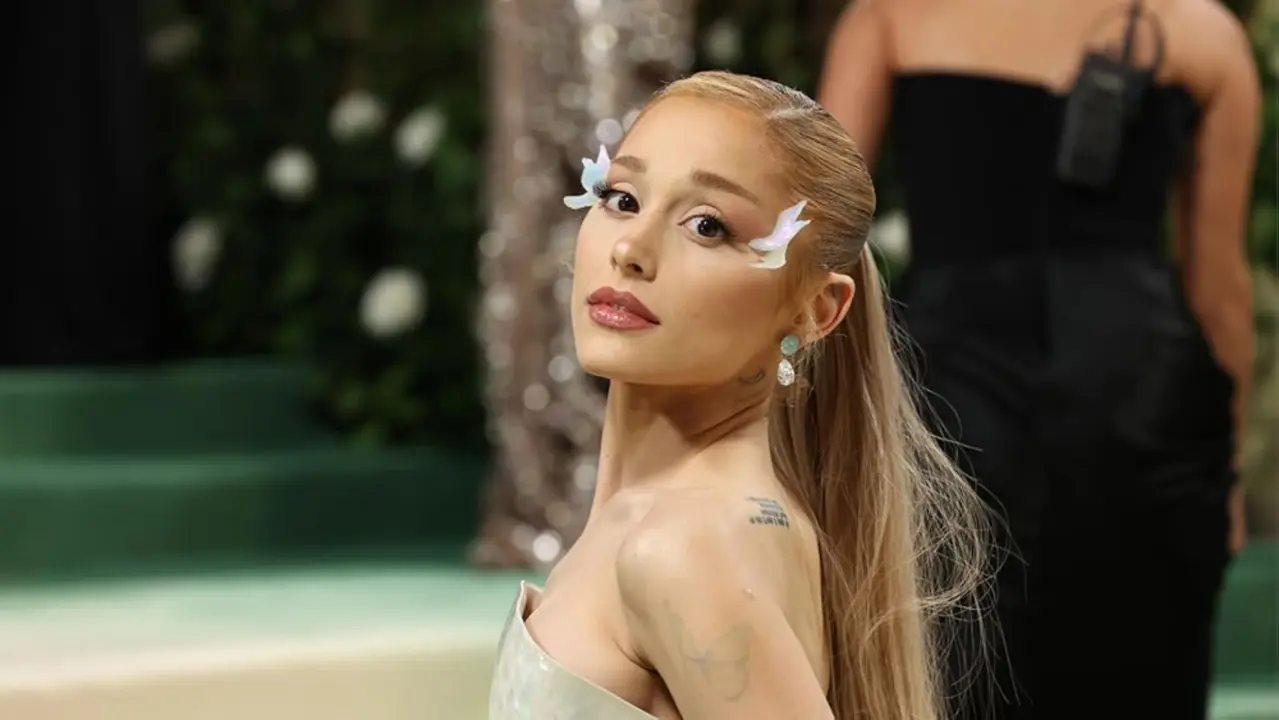 Ariana Grande wraps ‘Focker In-Law’ with Ben Stiller and Robert De Niro, shares behind-the-scenes moments