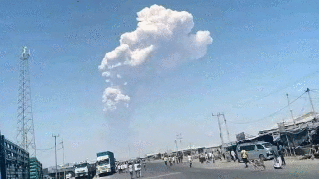 इथियोपिया ज्वालामुखी की राख भारत से निकलकर चीन की ओर बढ़ रही, IMD ने दी अपडेट 33 इथियोपिया ज्वालामुखी की राख भारत से होकर चीन की ओर बढ़ी, IMD ने कहा सतह पर कोई खतरा नहीं