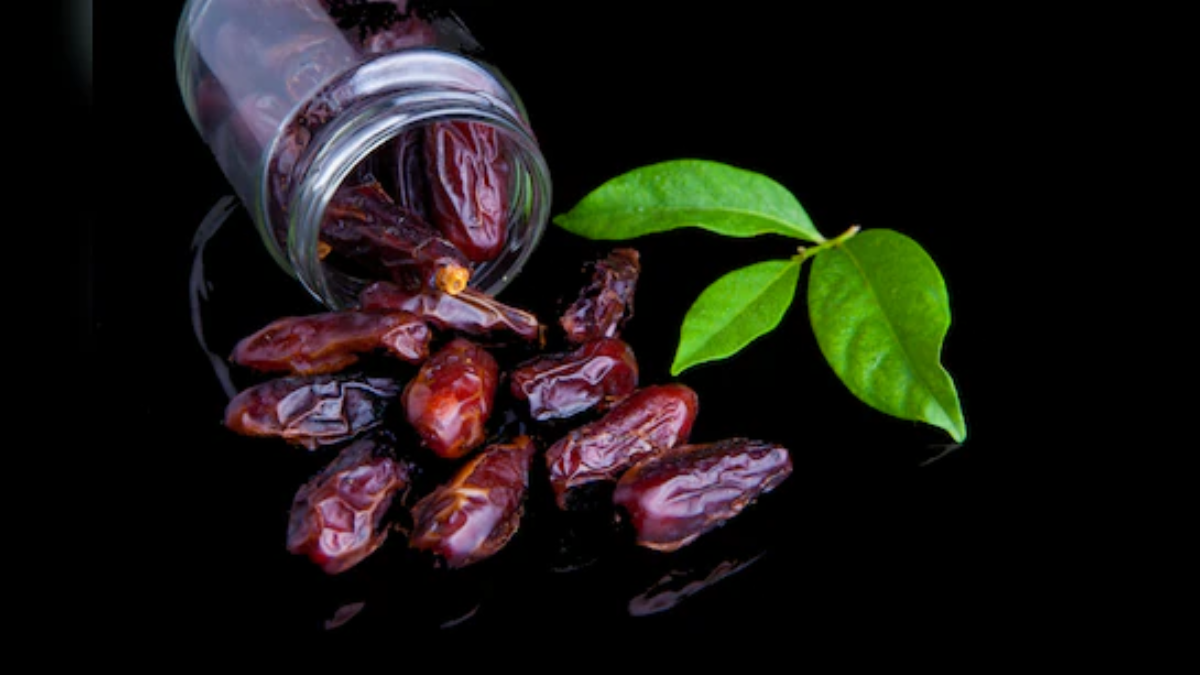What Happens If You Eat 2 Dates Every Morning? Nutritionist Explains Key Health Benefits