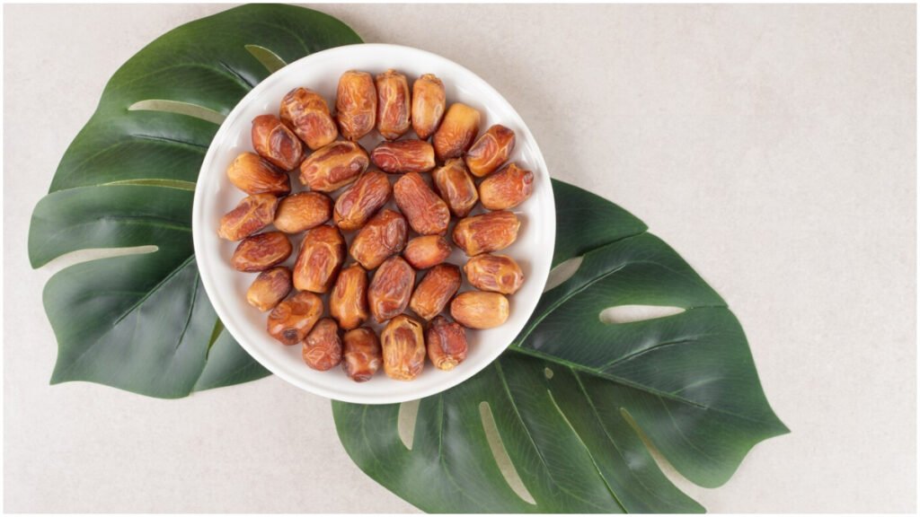 What Happens If You Eat 2 Dates Every Morning? Nutritionist Explains Key Health Benefits