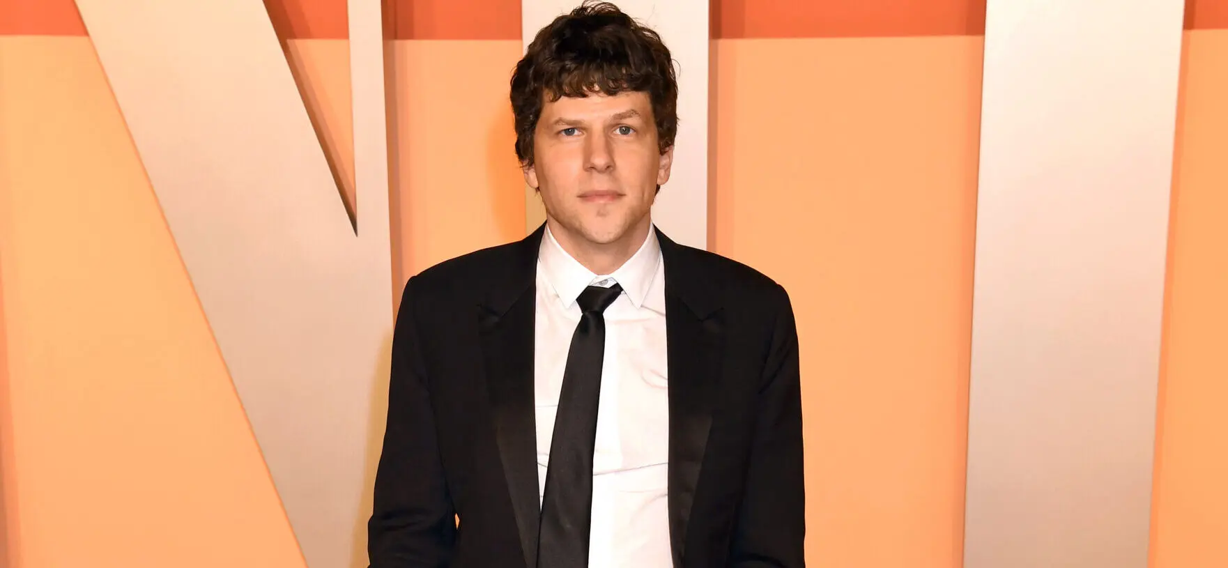 Jesse Eisenberg says he’s donating one of his kidneys to a stranger