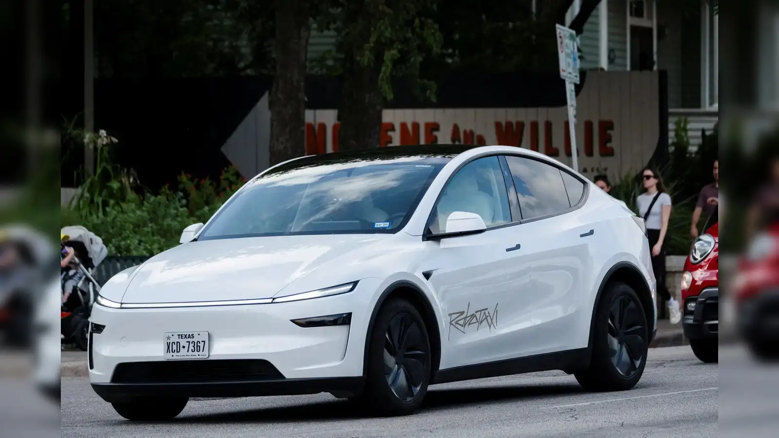 Tesla Gets Arizona Ride-Hail Permit: Musk Pushes Robotaxi Ambitions Forward | Daily Global Diary