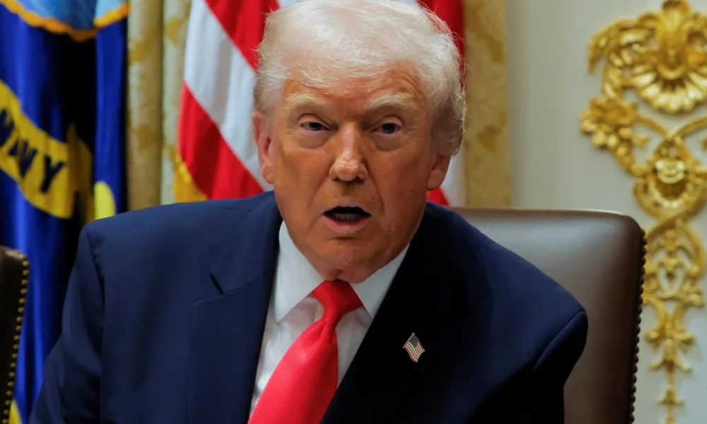 Trump Claims Tariffs Could Replace Income Taxes — Economists Say It’s “Impossible”