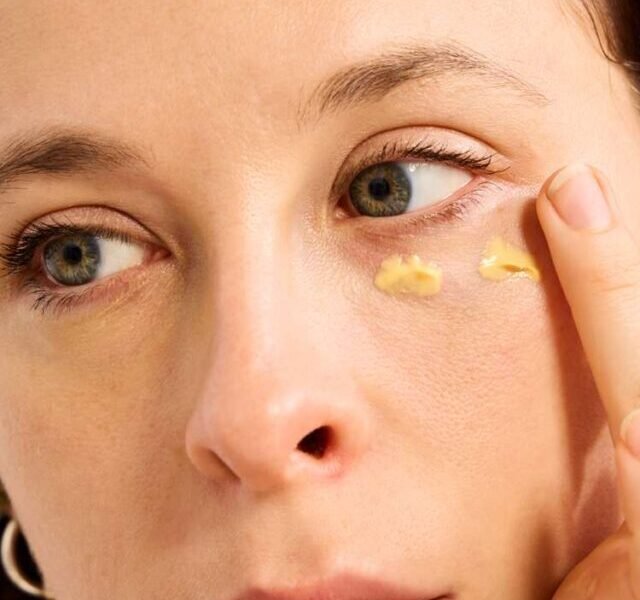 ins-medik8-crystal-retinal-ceramide-eye-ahuang-249-ae12f228d8f549d08592bb79cc282d14