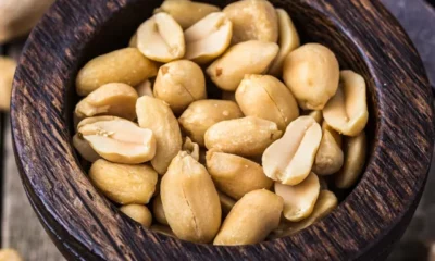 1800x1200_nutrition_facts_and_health_benefits_of_peanuts_bigbead